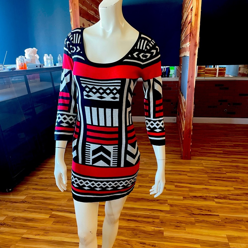 Cute women’s pattern dress, great for Christmas!